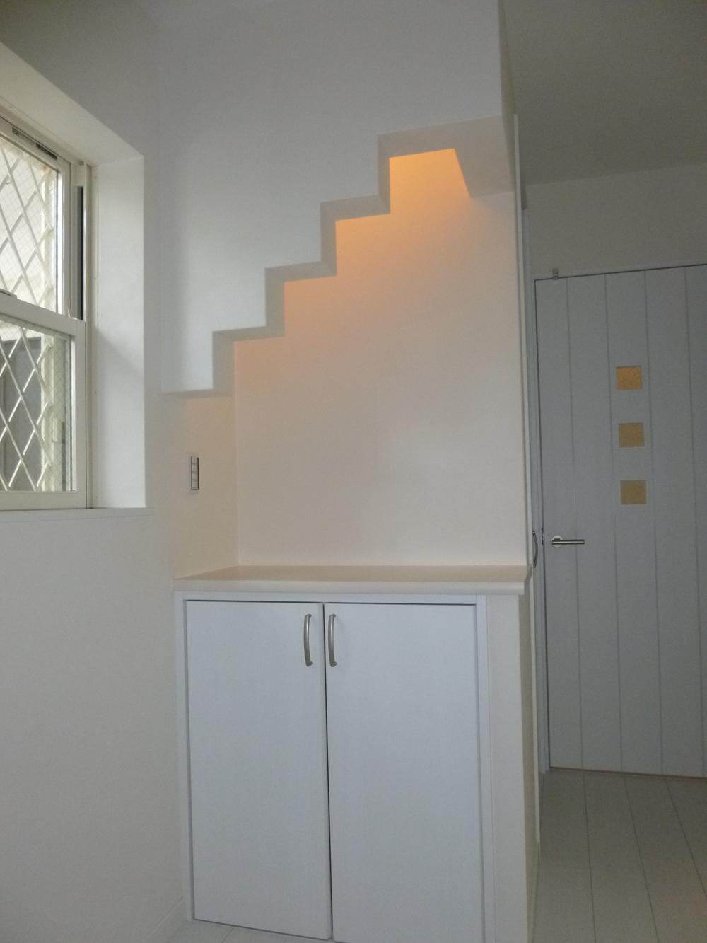 Entrance. Entrance storage