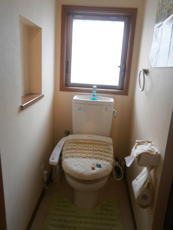 Toilet. Indoor (10 May 2013) Shooting