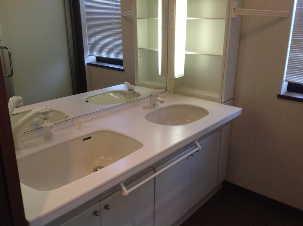 Wash basin, toilet. Indoor (10 May 2013) Shooting