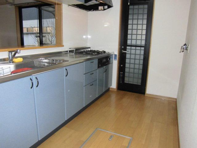 Kitchen. Indoor (March 2012) shooting