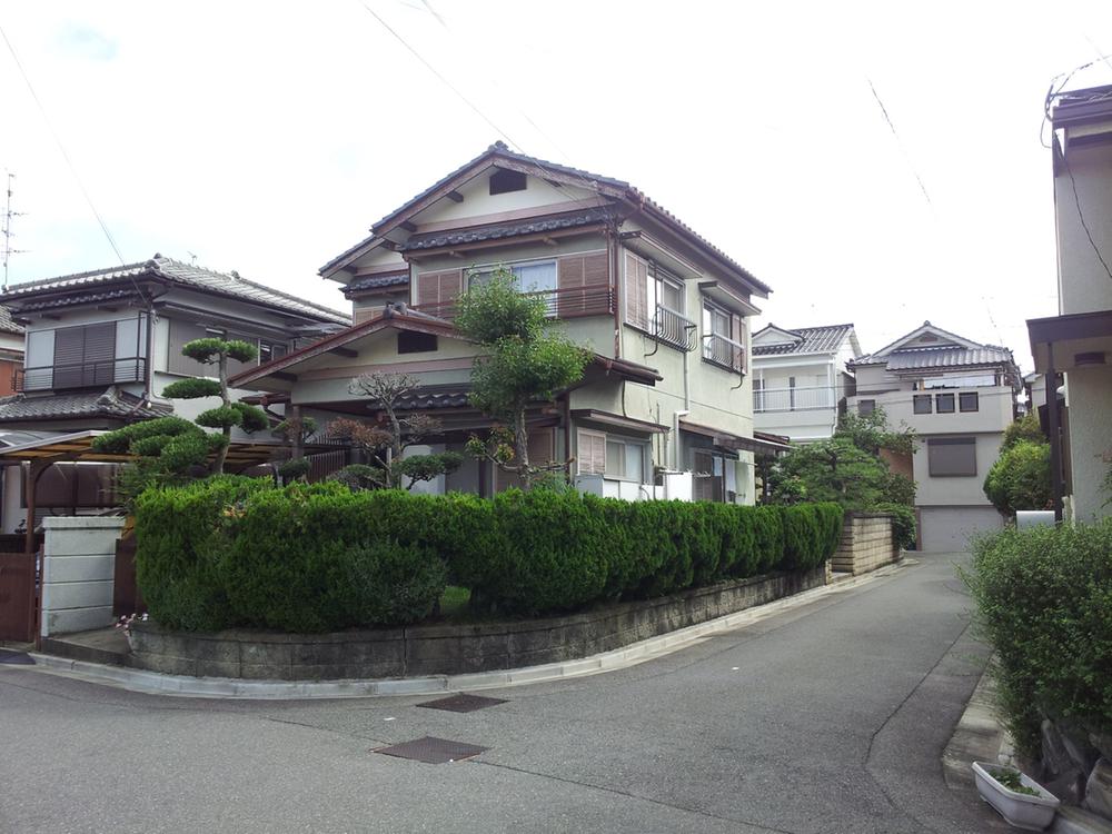 Local photos, including front road. Local (09 May 2013) Shooting