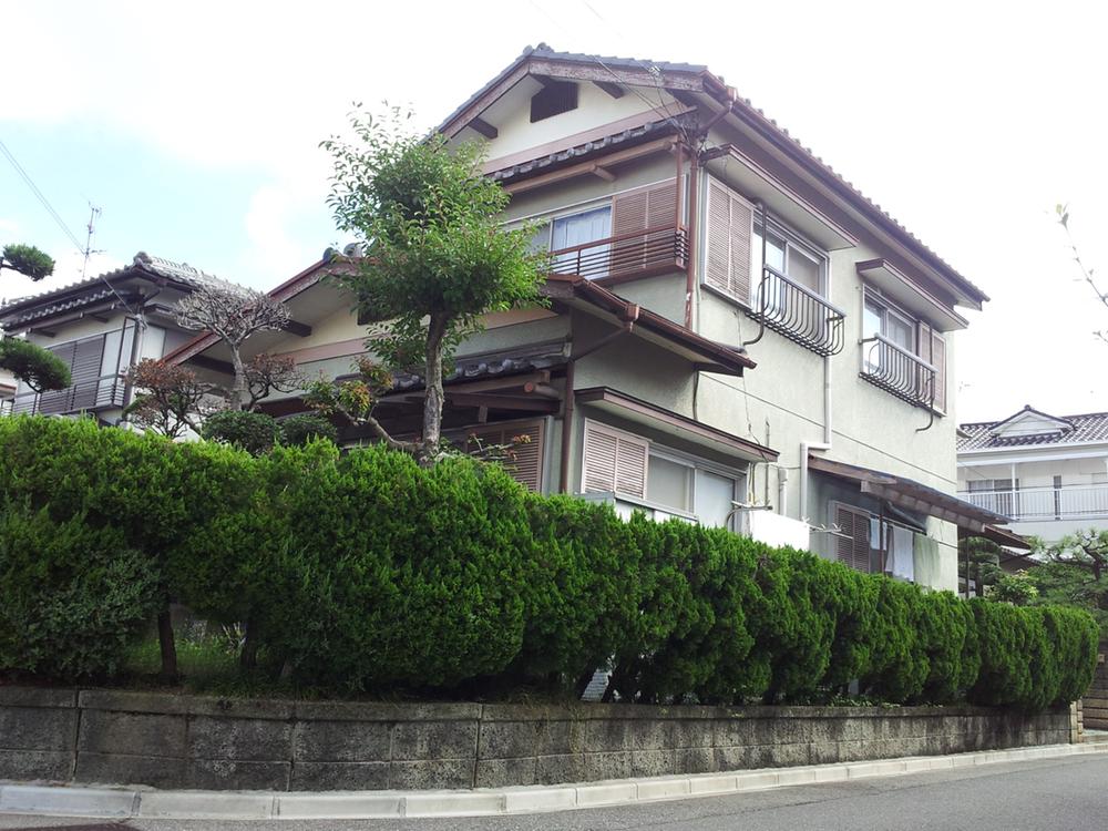 Local appearance photo. Local (09 May 2013) Shooting