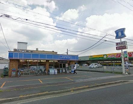 Convenience store. 337m until Lawson lawn shop