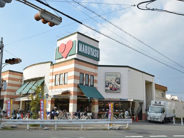 Supermarket. 340m to Super Maruyasu