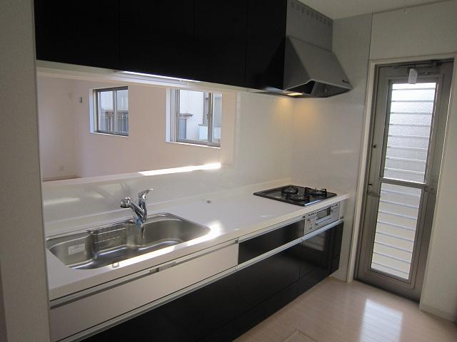 Same specifications photo (kitchen)