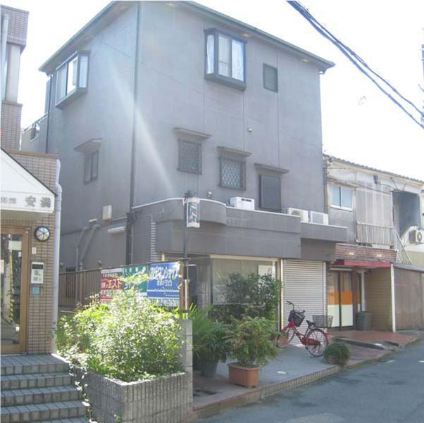 Local appearance photo. Local (11 May 2013) Shooting