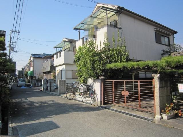 Local photos, including front road. Local (December 2, 2013) Shooting