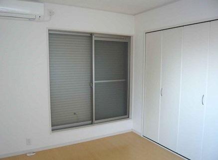 Non-living room. About 5.5 Pledge Western-style: The air-conditioned! This is useful in a large closet There is also a storage