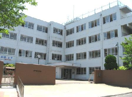 Junior high school. 508m to Takatsuki Tachikawa West Junior High School