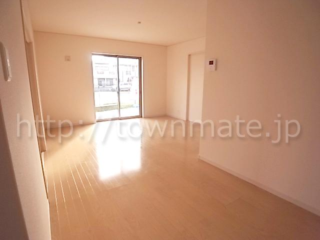 Living. Spacious living room with a bright room