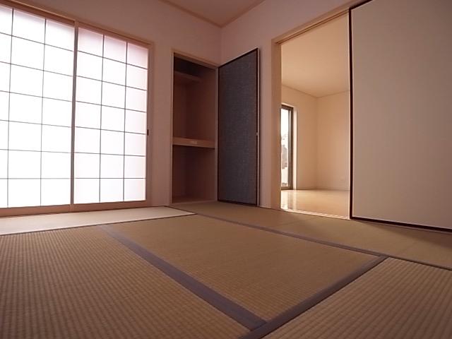 Non-living room. As a relaxation space of the family in the living room and the side-by-side