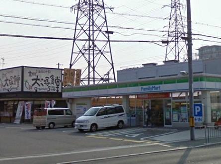 Convenience store. FamilyMart 483m to Takatsuki Otsuka-cho, three-chome