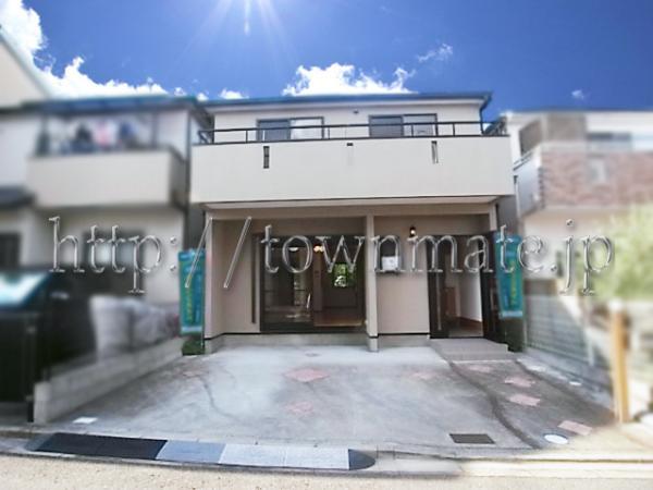 Local appearance photo. Bright, simple appearance