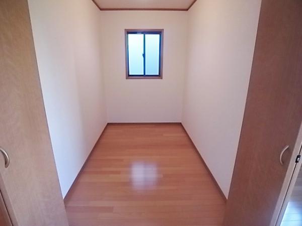 Receipt. Walk-in closet