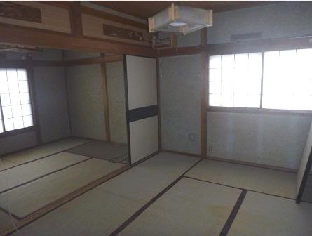 Non-living room. Second floor: This is the open space of about 12 pledge by removing the partition in all room 6 quires more!