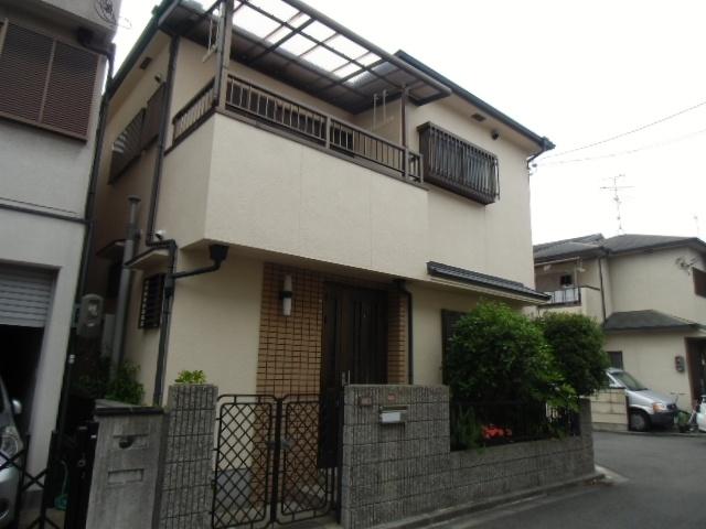 Local appearance photo. 1996 architecture! 