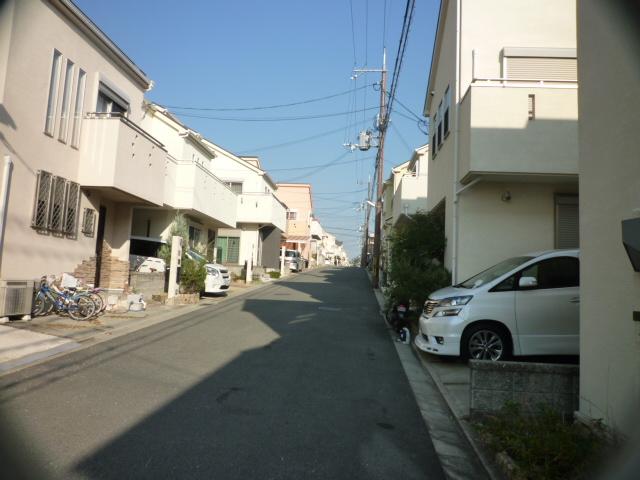 Local photos, including front road. Local (12 May 2013) Shooting