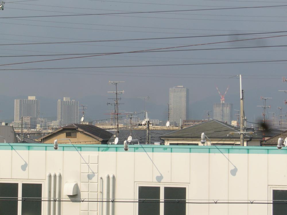 View photos from the dwelling unit. View from the site (November 2013) Shooting