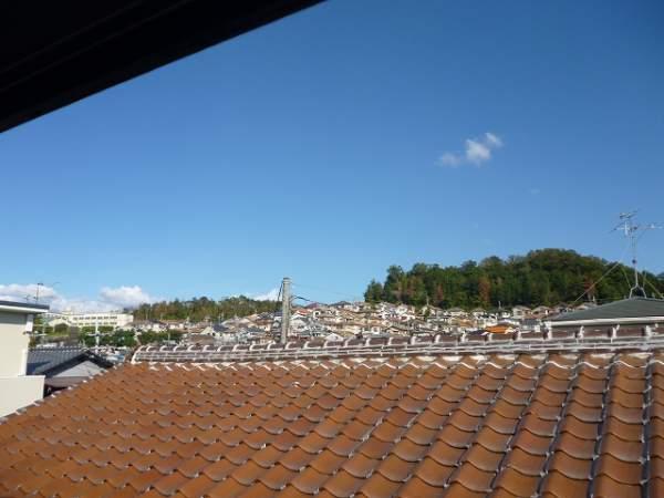 View photos from the dwelling unit. It views the lookout for one step higher than the adjacent land