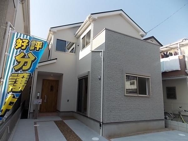 Local appearance photo. TV monitor with interphone that can check the visitor's