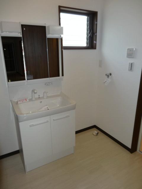 Wash basin, toilet. Washroom