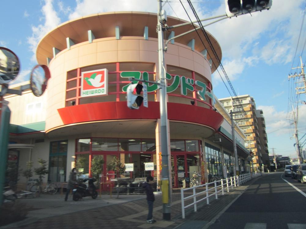 Supermarket. 687m to Friend Mart Takatsuki Himuro shop