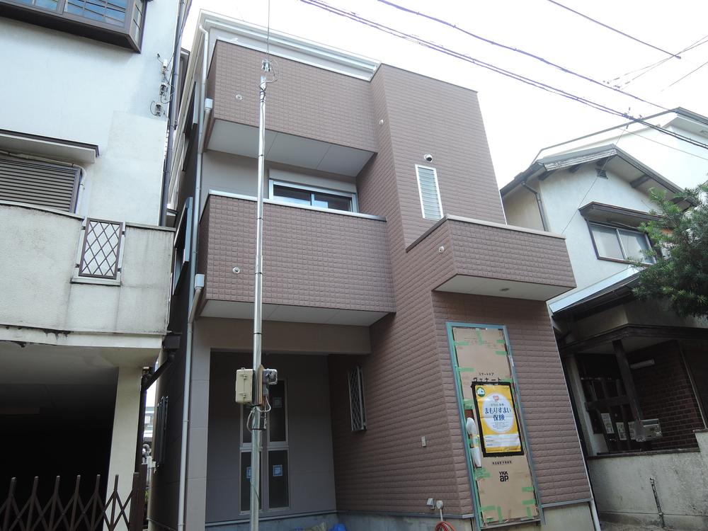 Local appearance photo. Local (11 May 2013) Shooting