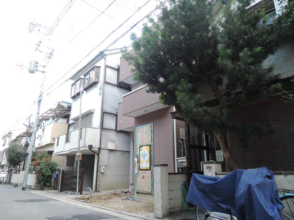 Local appearance photo. Local (11 May 2013) Shooting