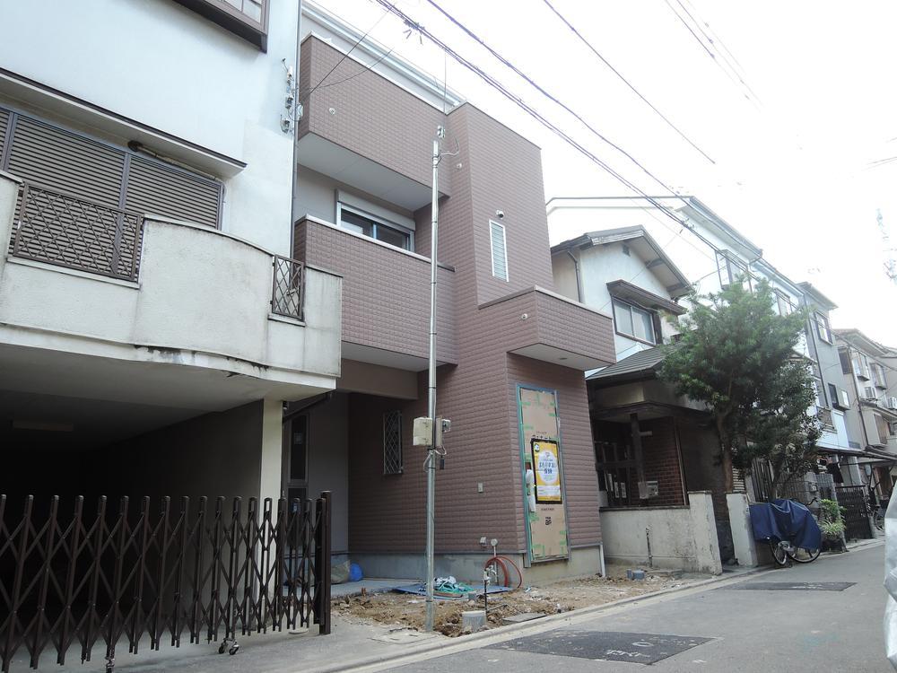 Local appearance photo. Local (11 May 2013) Shooting