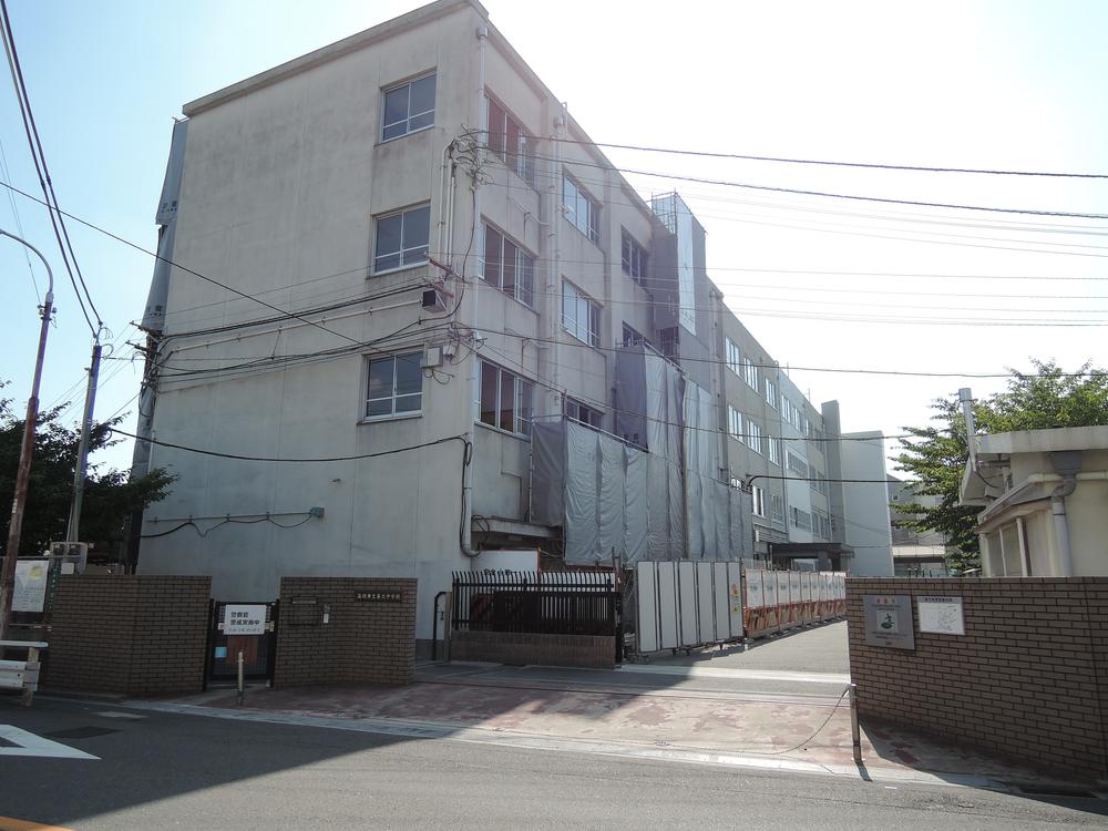 Junior high school. 279m to Takatsuki Municipal sixth junior high school