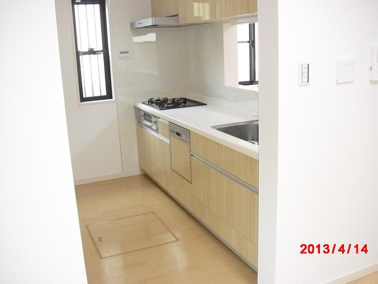 Kitchen. Is a handy kitchen of face-to-face!