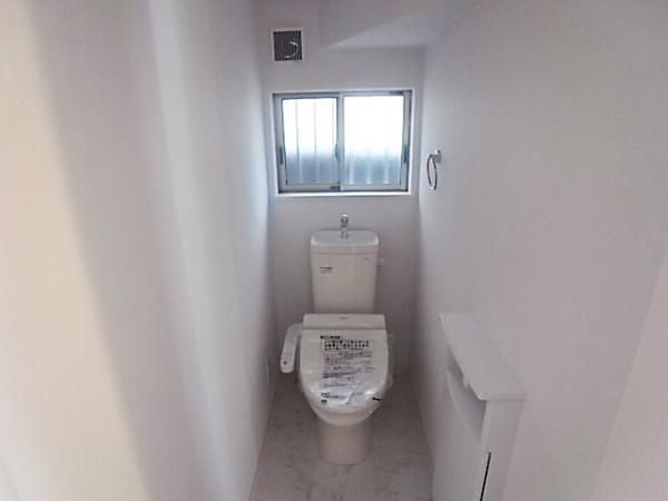 Toilet. Easy Care At any time clean (same specifications toilet)