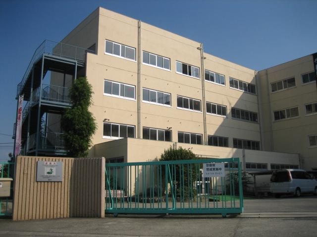 Junior high school. 1186m to Takatsuki Tatsukanmuri junior high school
