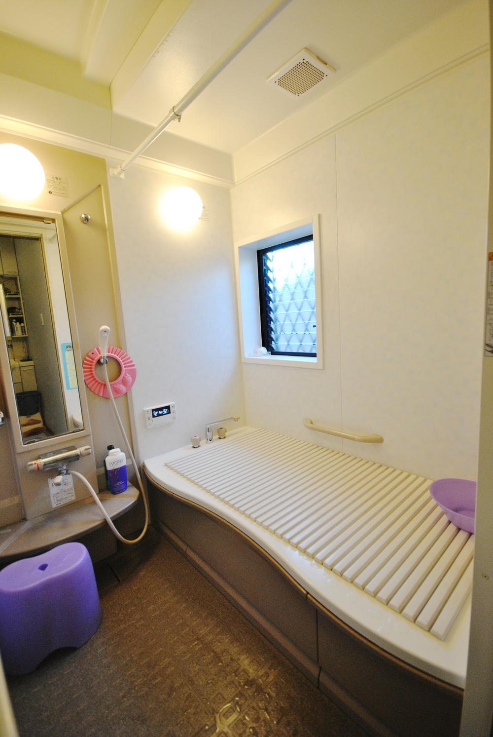 Bathroom. Indoor (12 May 2012) shooting