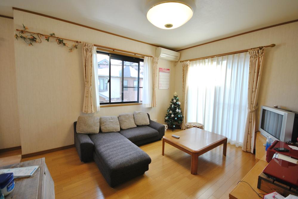 Living. Indoor (12 May 2012) shooting