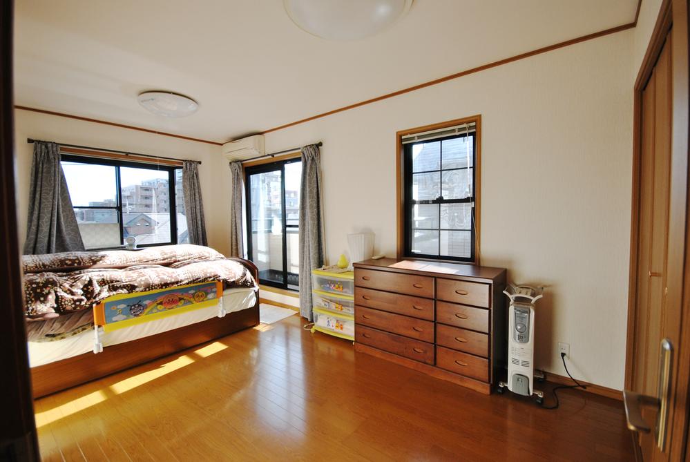 Non-living room. Indoor (12 May 2012) shooting