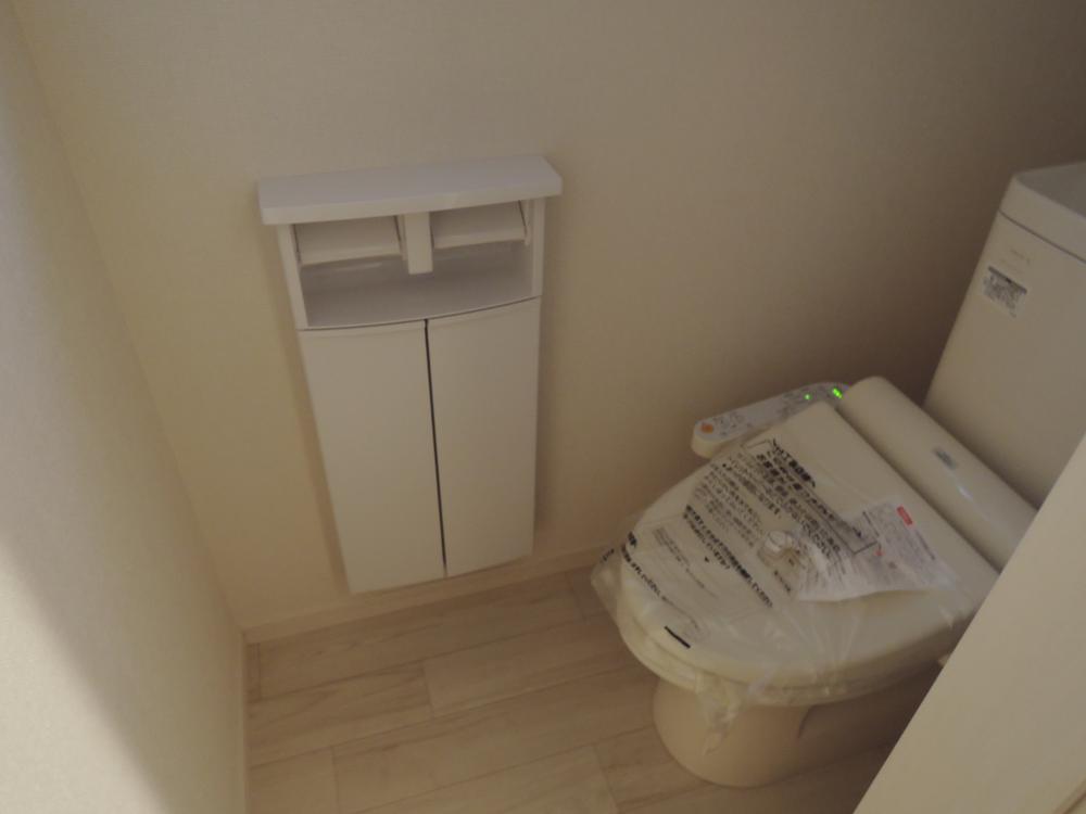 Toilet. Indoor (10 May 2013) Shooting