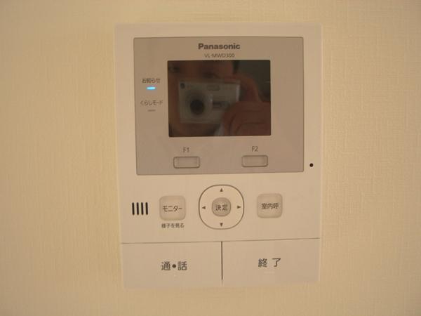 Other introspection. Color with a TV monitor interphone