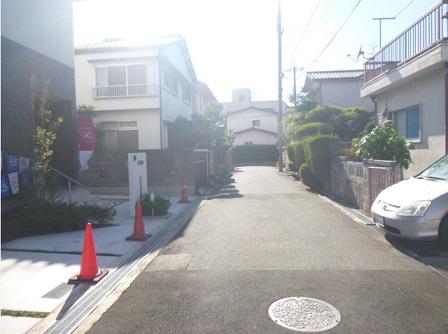 Local photos, including front road. Frontage there about 11m! Road width is about 4.4m. Traffic volume of around is there some.