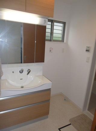 Wash basin, toilet. About 16 Pledge there of LDK + tatami corner about 3.75 square meters open! Family There are wide enough to get together!