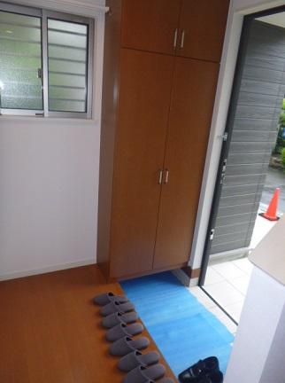 Entrance. Car You can park 2 cars