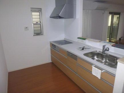 Kitchen. Easy-to-use system Kitchen! IH is the care a breeze in the cooking heater ◎