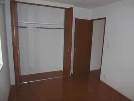 Non-living room. About 5.9 Pledge of Western-style: There is a whole room storage and Nimen Aya light