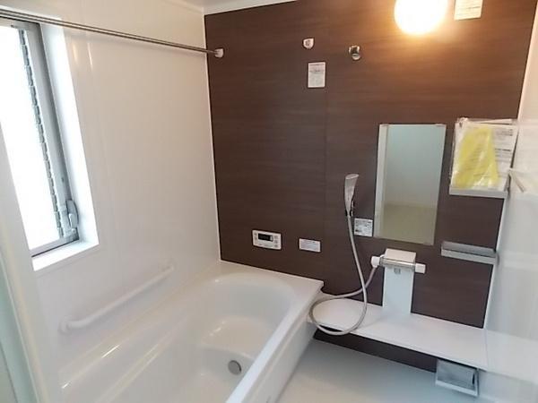 Bathroom. Spacious bathroom 1 tsubo or more to heal the fatigue of the day