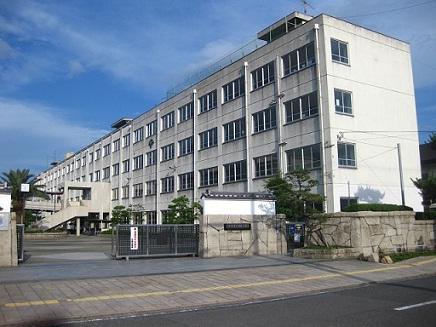 Junior high school. 1648m to Takatsuki Municipal first junior high school