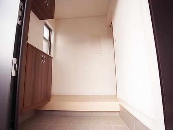 Entrance. Clean entrance at any time in the storage enhancement