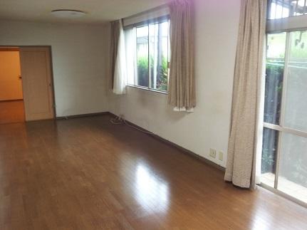 Living. Sunshine is warm living space from the south side. 18 Pledge or more of LDK, we have very spacious