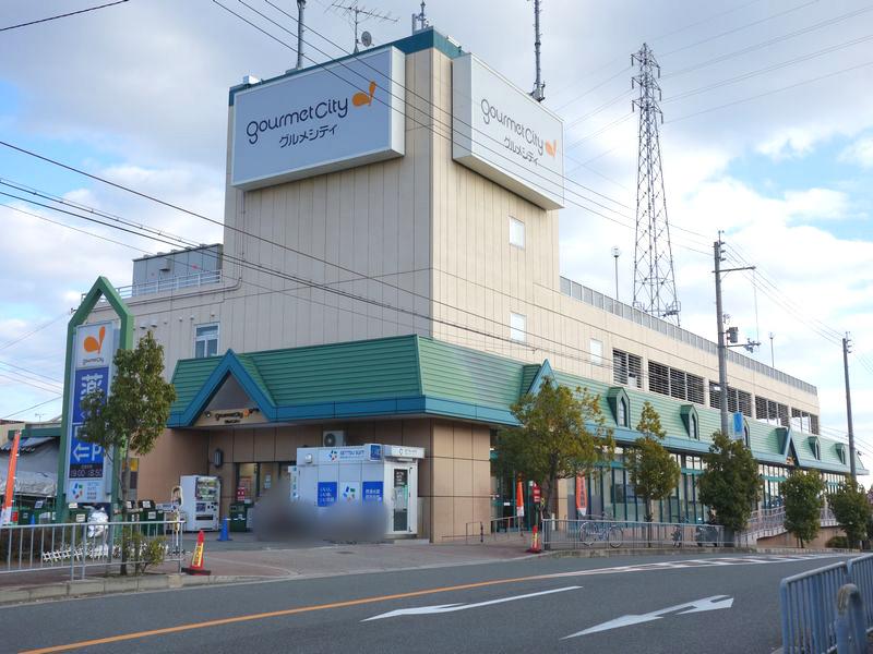 Supermarket. 1645m to Gourmet City Utsukushigaoka shop