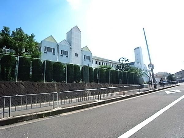 Primary school. Abu-San until the elementary school 933m