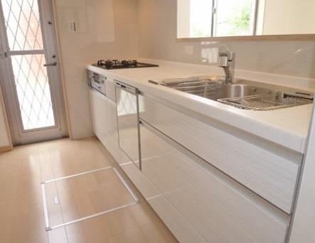 Same specifications photo (kitchen). North-South double-sided balcony total of four locations! We offer a storage capacity sufficient 3LDK plan! So also there is a balcony in the kitchen, It is convenient to use a variety or a dried fish or place luggage ◎